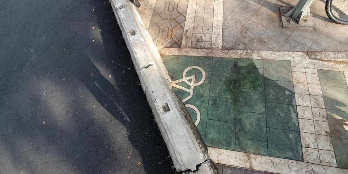 Geramnya Warga Saat Gubernur Jakarta Bongkar Trotoar jadi Jalan Raya