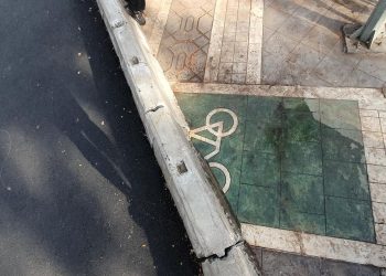 Geramnya Warga Saat Gubernur Jakarta Bongkar Trotoar jadi Jalan Raya