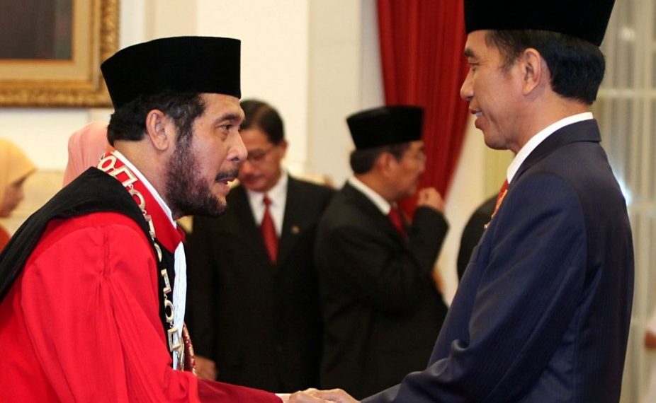 Jokowi dan ketua MK Anwar Usman