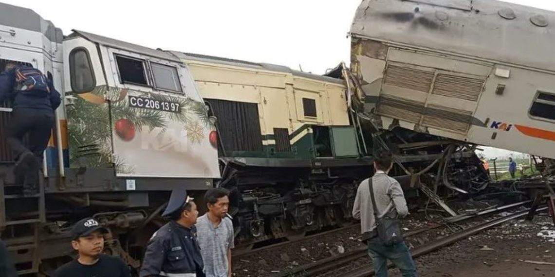 Kecelakaan KA Turangga dan Commuter Line Bandung Raya