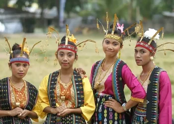 Mengenal Keunikan Baju Adat Suku Pattae di Nusa Tenggara Timur