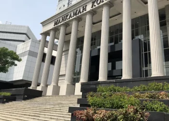 Apakah DPR bisa evaluasi MK?