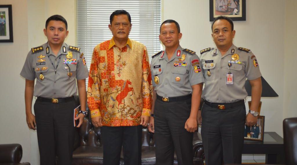 Komjen. Pol. (Purn.) Drs. Arif Wachyunadi Menghidupkan Semangat Polisi Istimewa Inovasi dan Keadilan