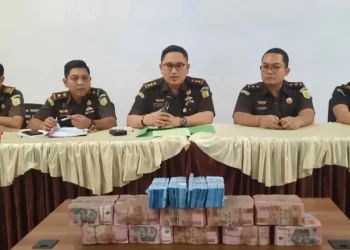 Tersangka Kasus Korupsi DAM Kali Bentak Serahkan Rp1,1 Miliar ke Kejari Blitar