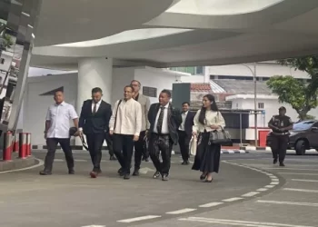 didampingi-hotman-paris-nadiem-makarim-penuhi-panggilan-kejagung