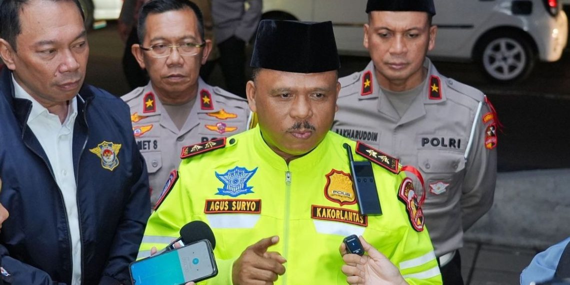 Arus Mudik Padat, Korlantas Terapkan Contraflow di KM 55-169 Tol Cikampek