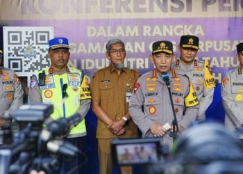 Kapolri di Gerbang Tol Kali Kangkung Semarang