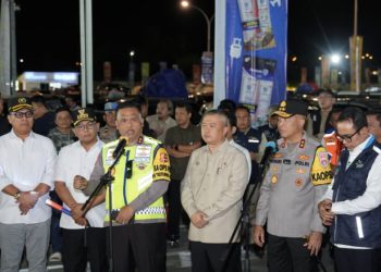 Menhub-Kakorlantas Tinjau Pelabuhan Merak dan Ciwandan, Temui Para Pemudik