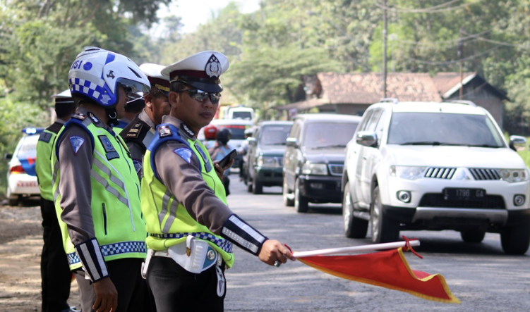 Bukan Sekadar Peluit, Gestur Polantas di Persimpangan Adalah Penentu Keselamatan