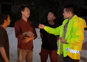 Antara Kantuk dan Rest Area yang Penuh: Keluh Kesah Sopir Truk Saat Dihampiri PJR Cikampek Malam Hari