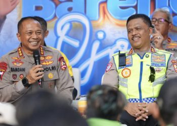 Polri Salurkan Bansos untuk 550 Ojol di Tugu Proklamasi Jakarta 1