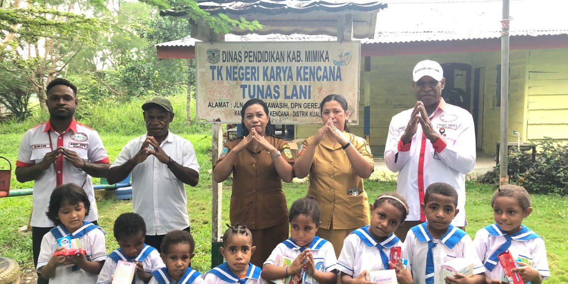 Peduli Generasi Sehat, BMP RI Mimika Bagikan Masker dan Makanan Bergizi untuk Anak Usia Dini