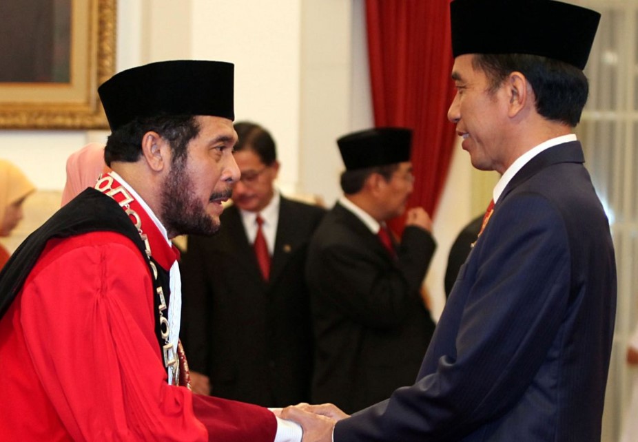 Jokowi dan ketua MK Anwar Usman