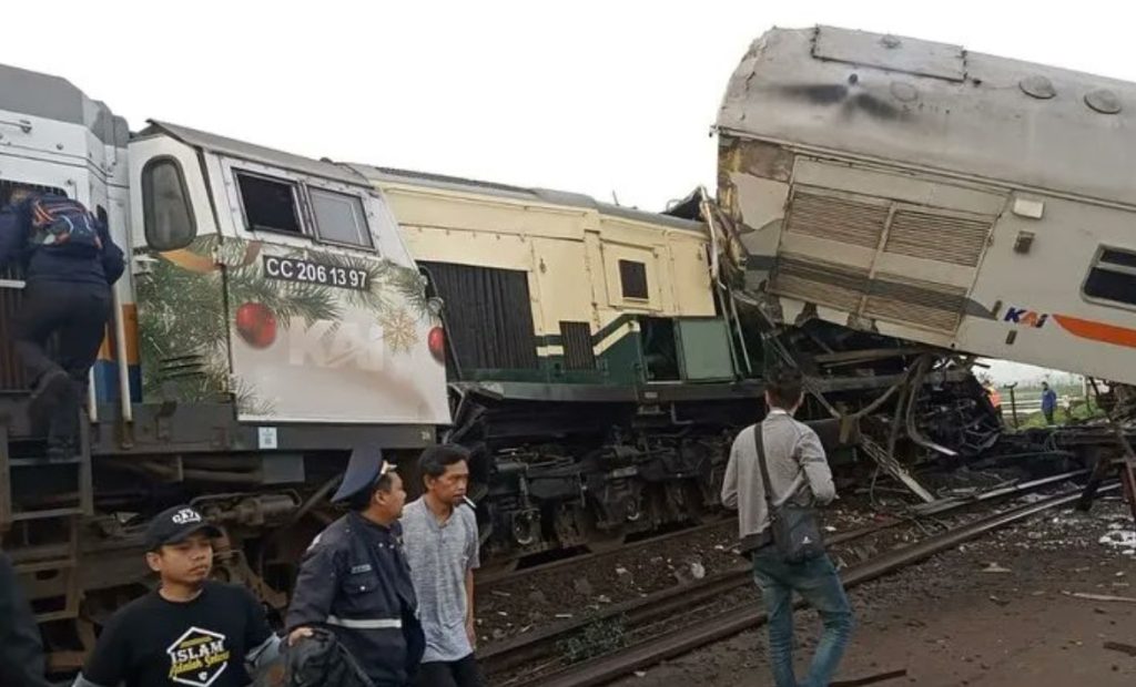 Kecelakaan KA Turangga dan Commuter Line Bandung Raya