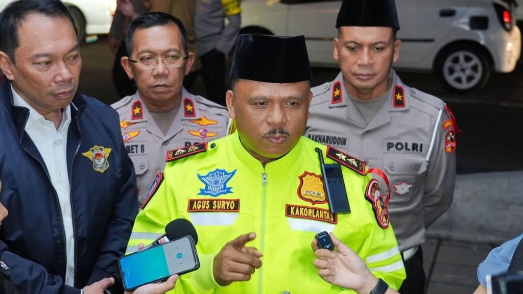 Arus Mudik Padat, Korlantas Terapkan Contraflow di KM 55-169 Tol Cikampek