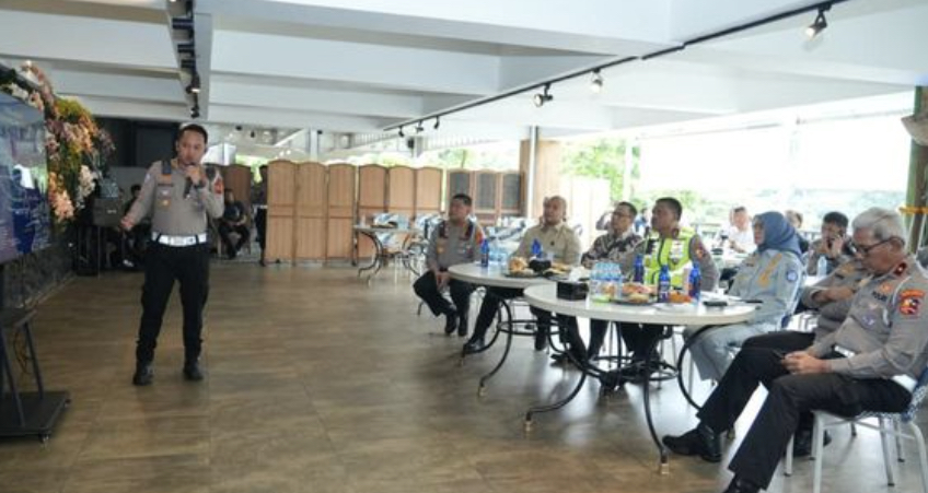Kakorlantas Tinjau Jalur Puncak Pastikan Kesiapan Operasi Lilin Natal 2025