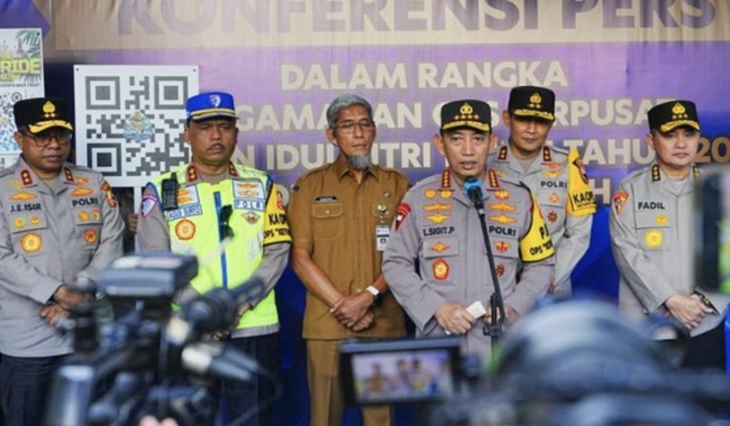 Kapolri di Gerbang Tol Kali Kangkung Semarang
